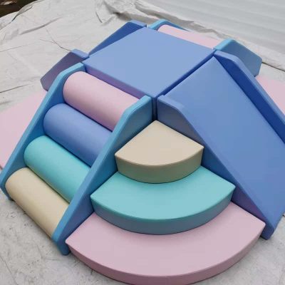 Escalador Pirâmide Pastel: O parque infantil interior perfeito para as crianças