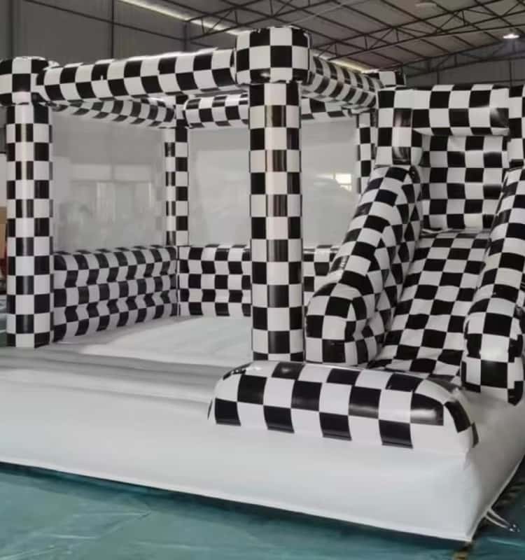 Castelo insuflável de salto axadrezado preto e branco para parque infantil interior e exterior